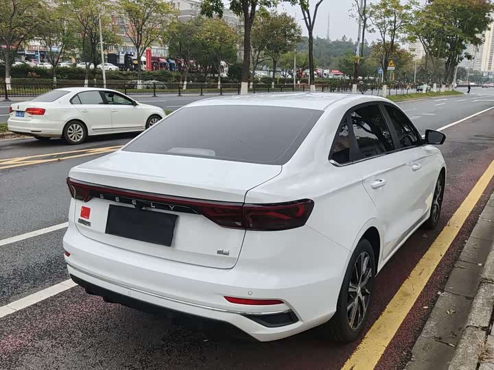 Фото 5 - Geely Emgrand