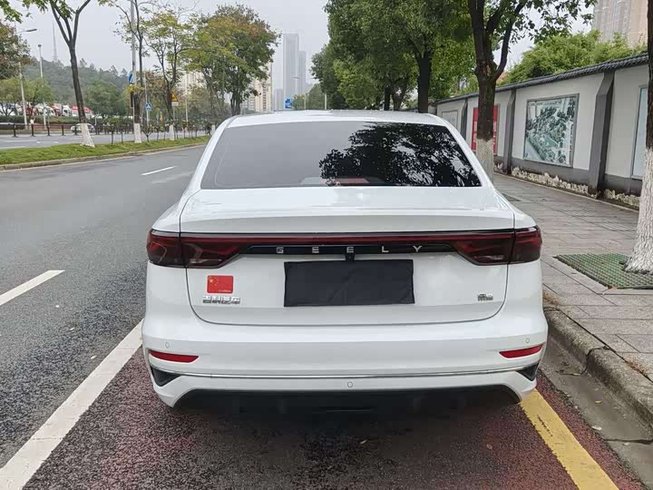 Фото 6 - Geely Emgrand