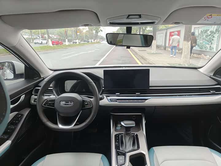 Фото 8 - Geely Emgrand