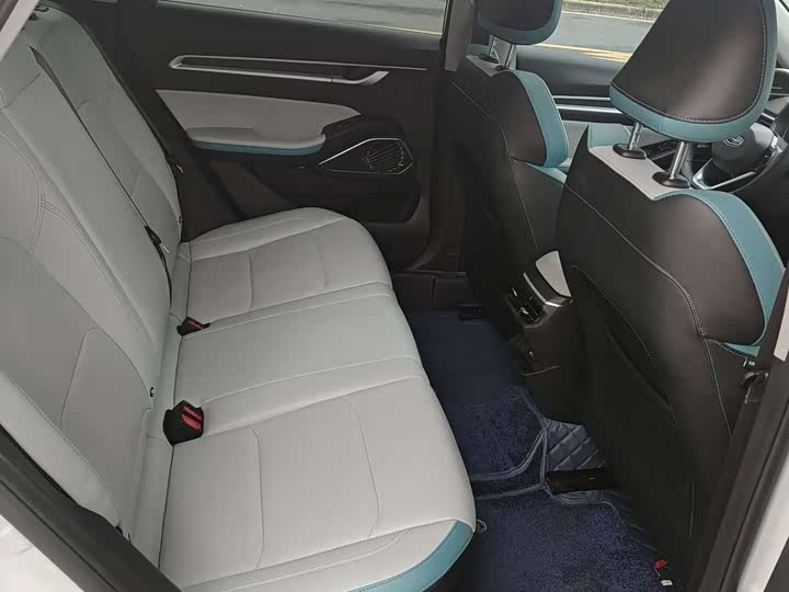 Фото 9 - Geely Emgrand