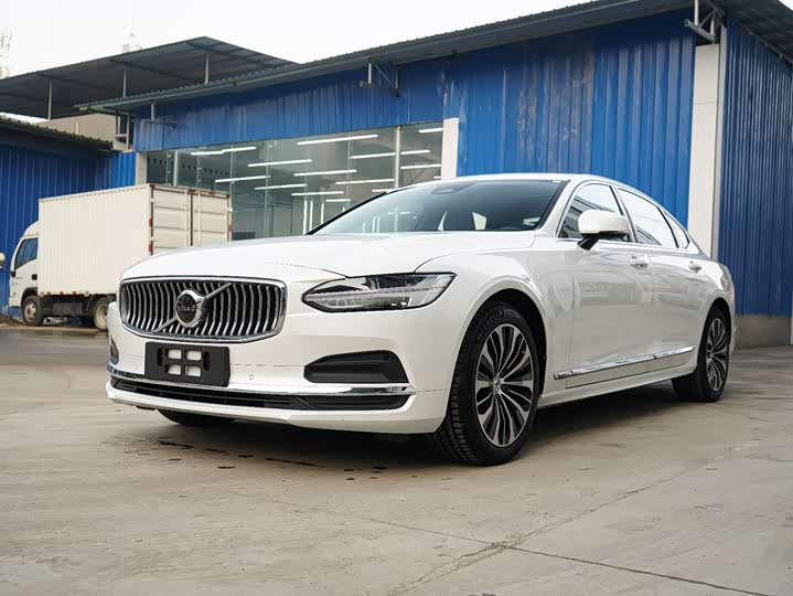 Фото 1 - Volvo S90