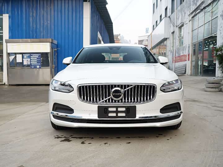 Фото 2 - Volvo S90