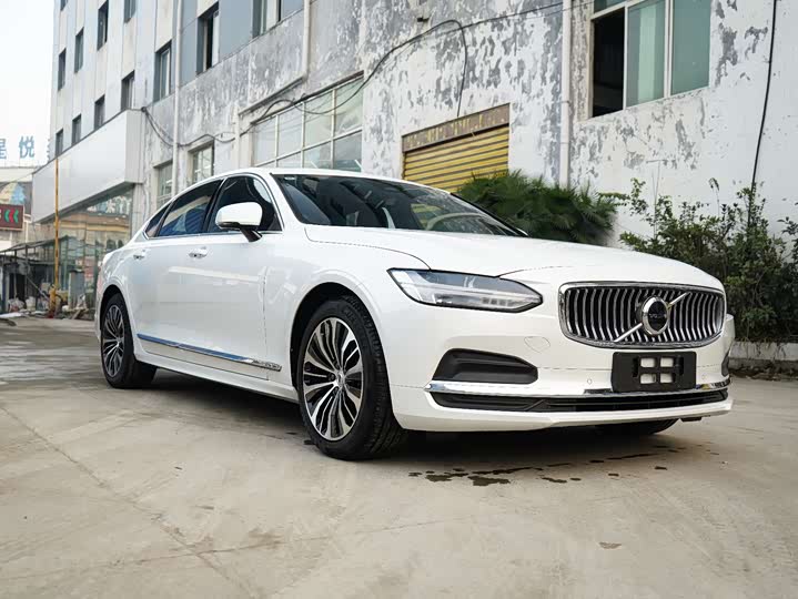Фото 3 - Volvo S90
