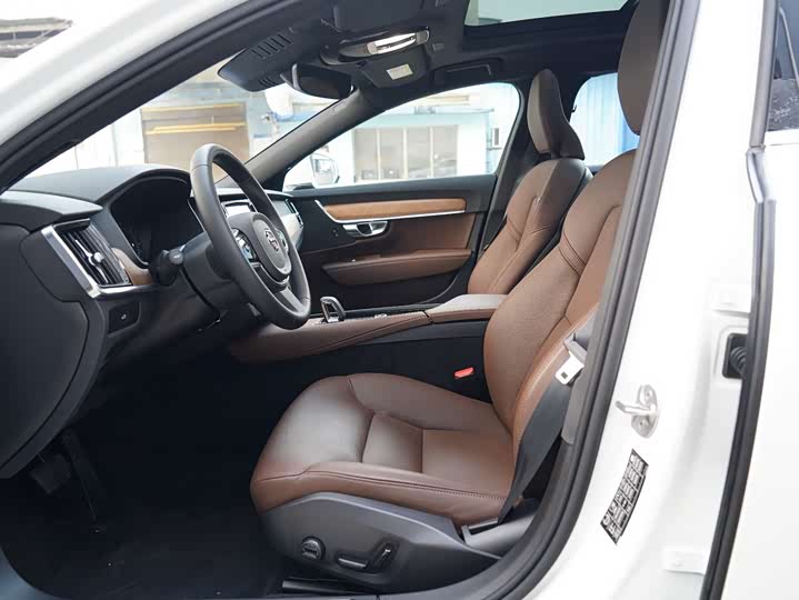 Фото 4 - Volvo S90