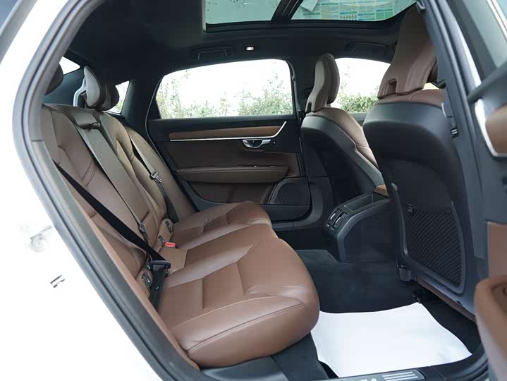 Фото 6 - Volvo S90