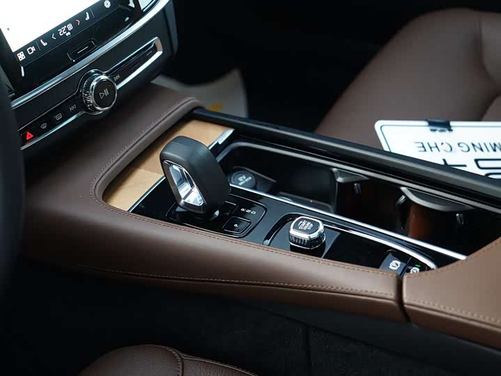 Фото 9 - Volvo S90