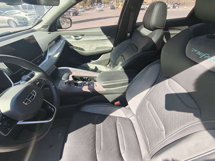 Фото 6 - Geely Preface