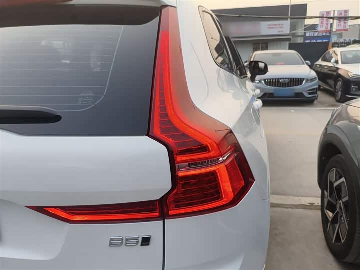 Фото 8 - Volvo XC60