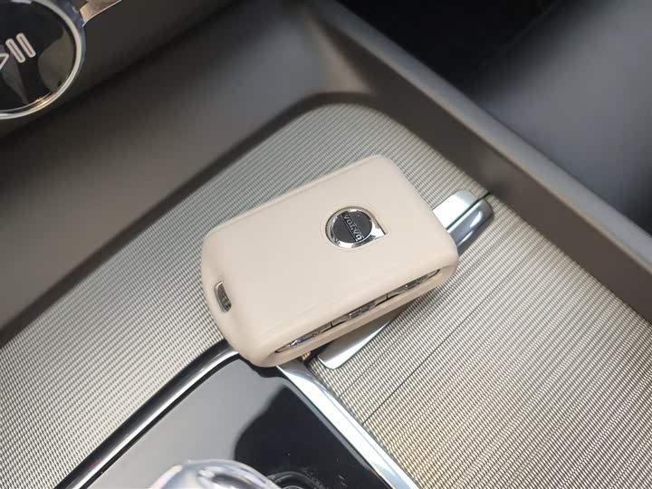 Фото 9 - Volvo XC60