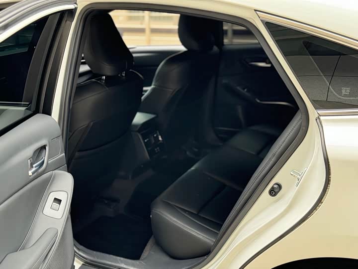 Фото 9 - Toyota Avalon