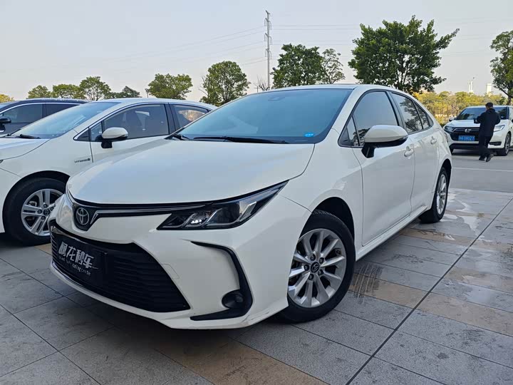 Фото 1 - Toyota Corolla