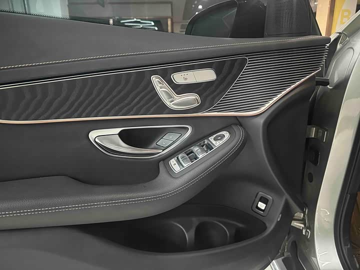 Фото 4 - Mercedes-Benz EQC