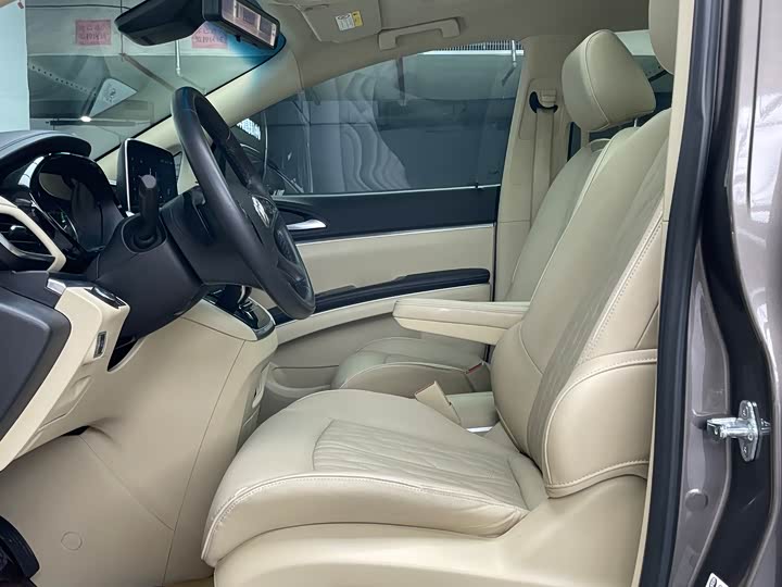 Фото 9 - Buick GL8 ES