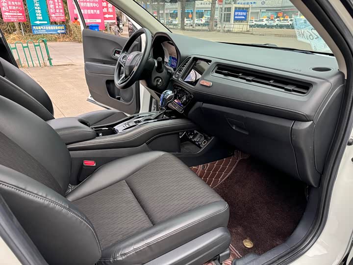 Фото 8 - Honda Vezel