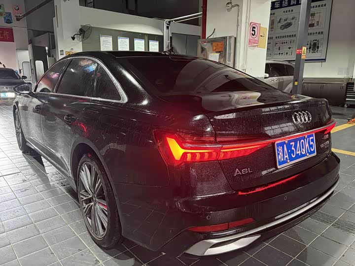 Фото 6 - Audi A6L