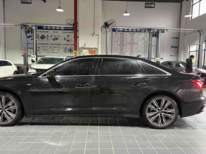 Фото 8 - Audi A6L