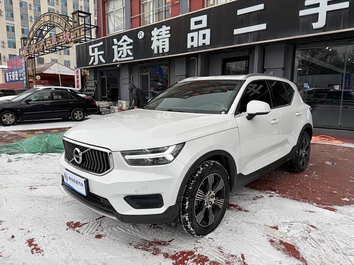 Фото 2 - Volvo XC40