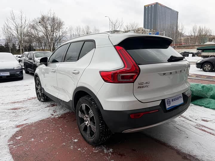 Фото 4 - Volvo XC40
