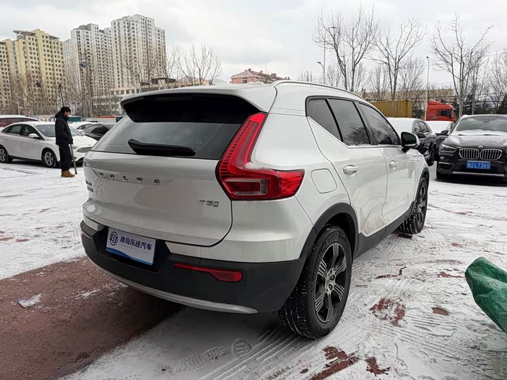 Фото 6 - Volvo XC40