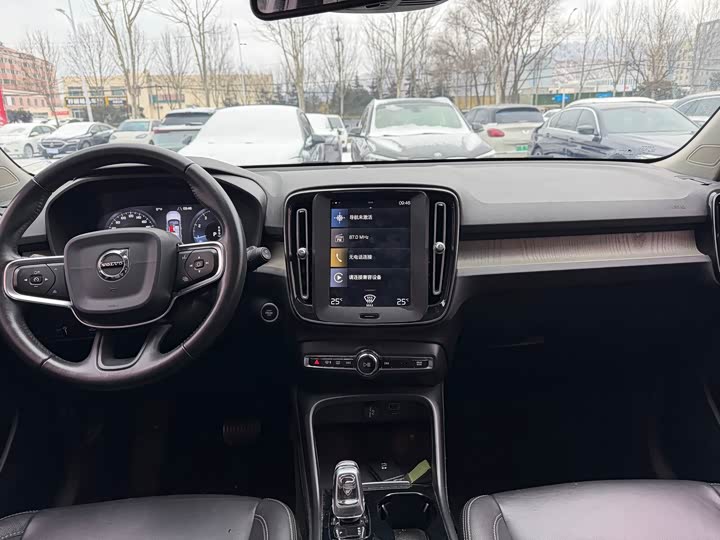 Фото 9 - Volvo XC40