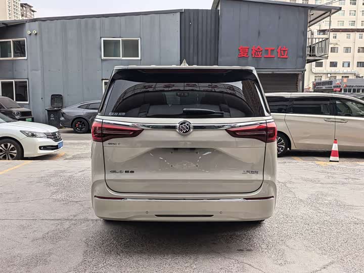 Фото 5 - Buick GL8 ES