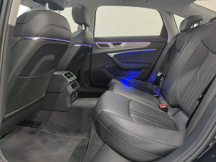 Фото 4 - Audi A6L