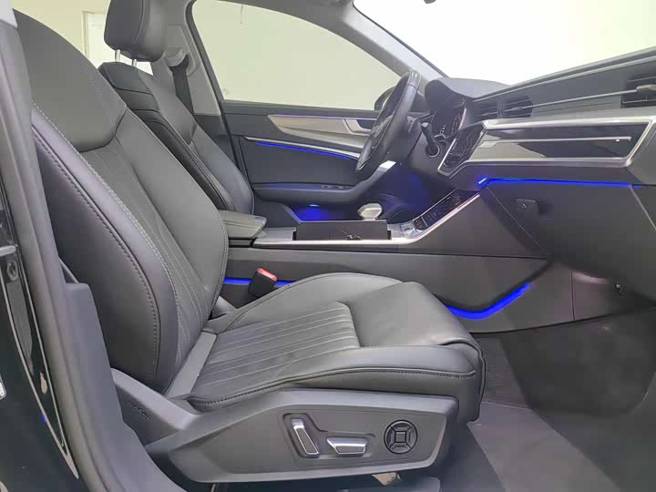 Фото 5 - Audi A6L