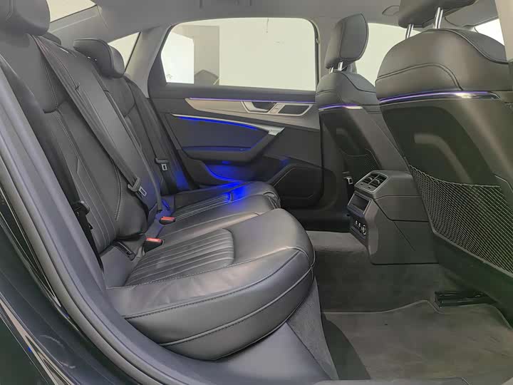 Фото 6 - Audi A6L