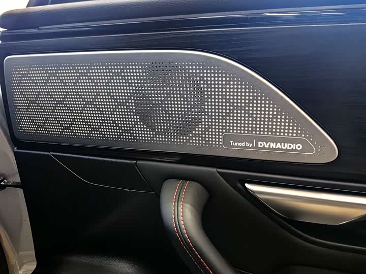 Фото 7 - XPeng P7