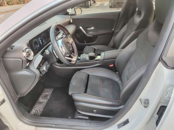 Фото 9 - Mercedes-Benz CLA-Class