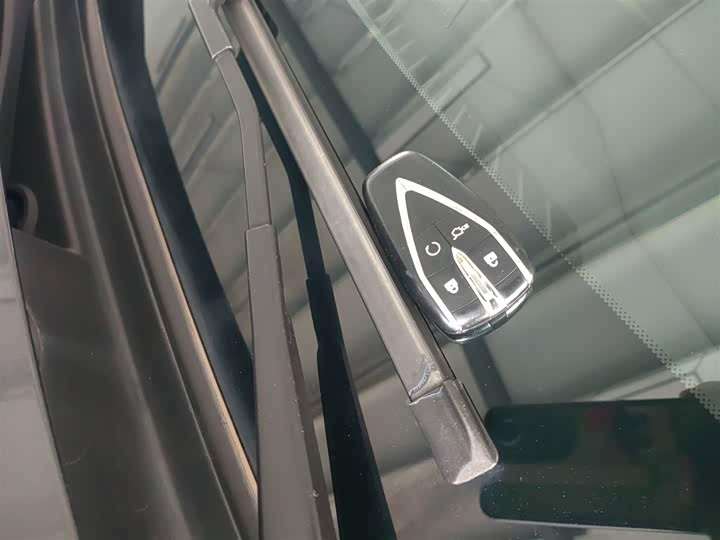 Фото 9 - Changan UNI-V Hybrid