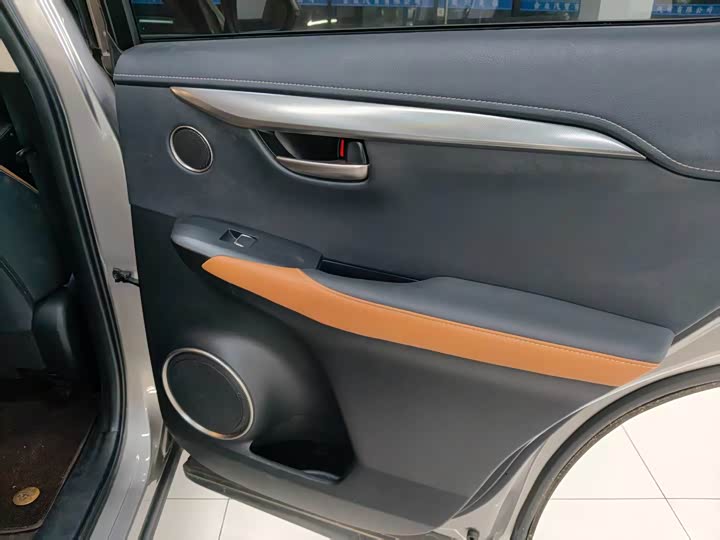 Фото 4 - Lexus NX