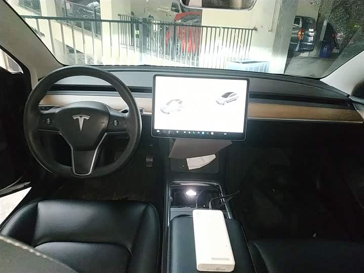 Фото 9 - Tesla Model 3