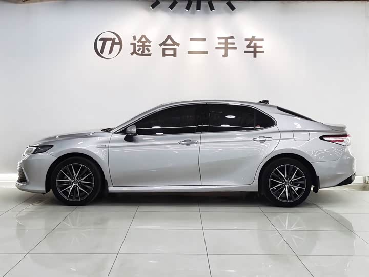 Фото 3 - Toyota Camry