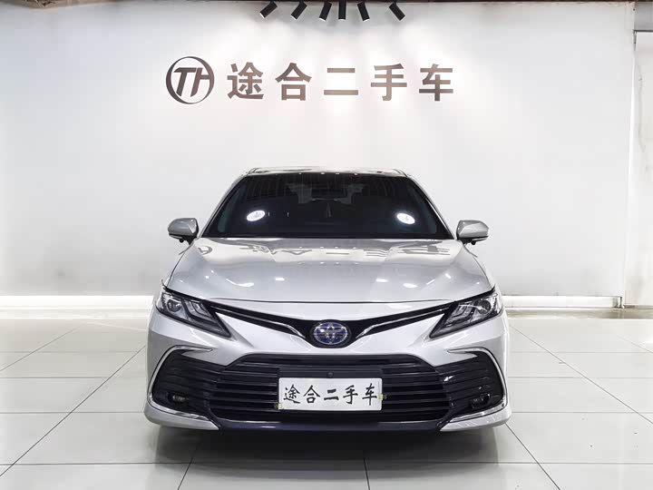 Фото 4 - Toyota Camry