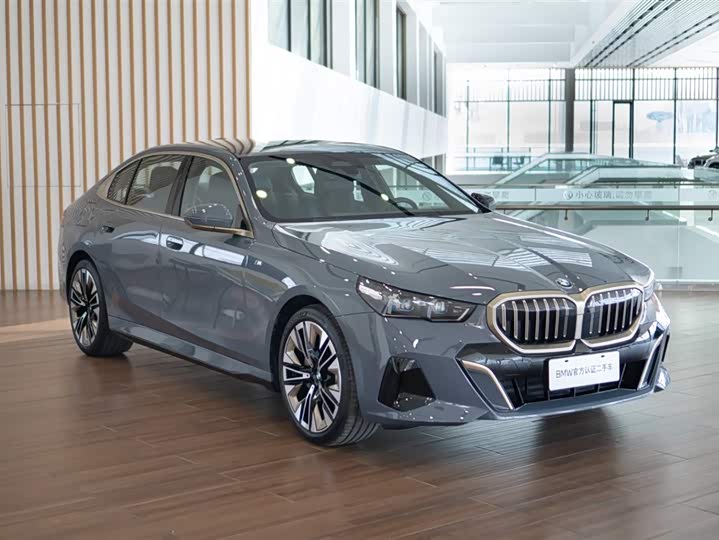 Фото 3 - BMW 5 Series