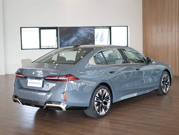 Фото 5 - BMW 5 Series