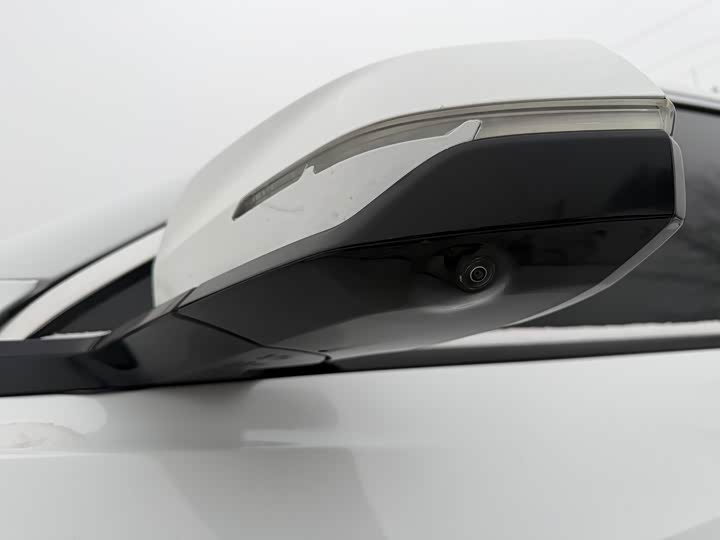 Фото 6 - Geely Atlas L