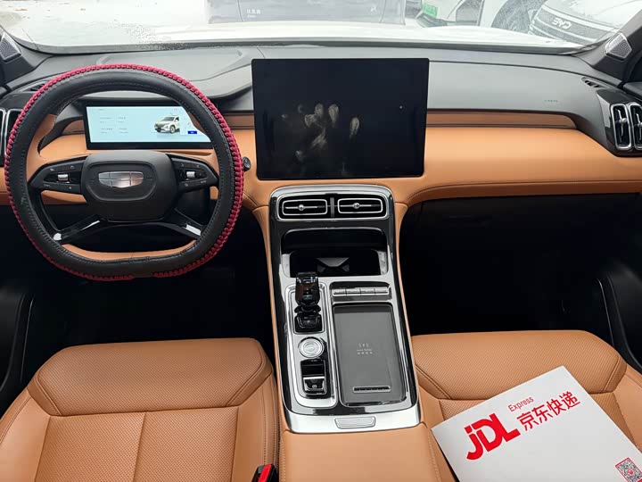 Фото 9 - Geely Atlas L