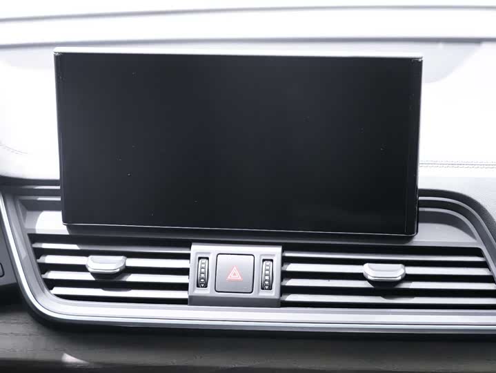 Фото 6 - Audi Q5L