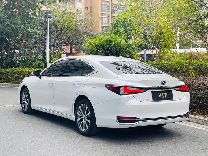 Фото 6 - Lexus ES