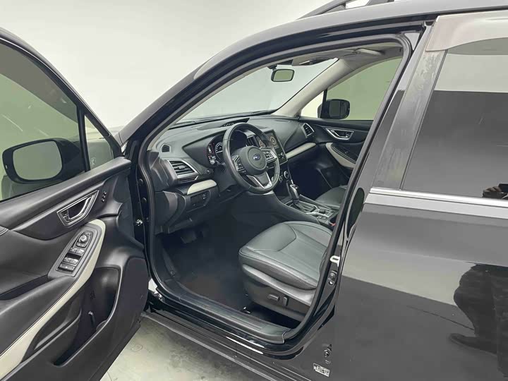 Фото 9 - Subaru Forester