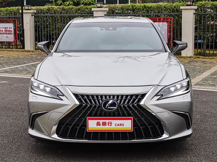 Фото 2 - Lexus ES