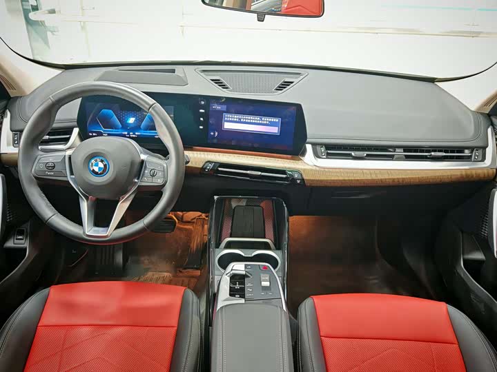 Фото 9 - BMW iX1