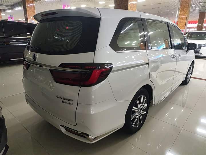 Фото 7 - Honda Odyssey
