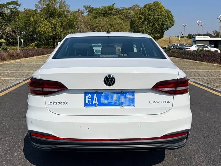 Фото 3 - Volkswagen Lavida