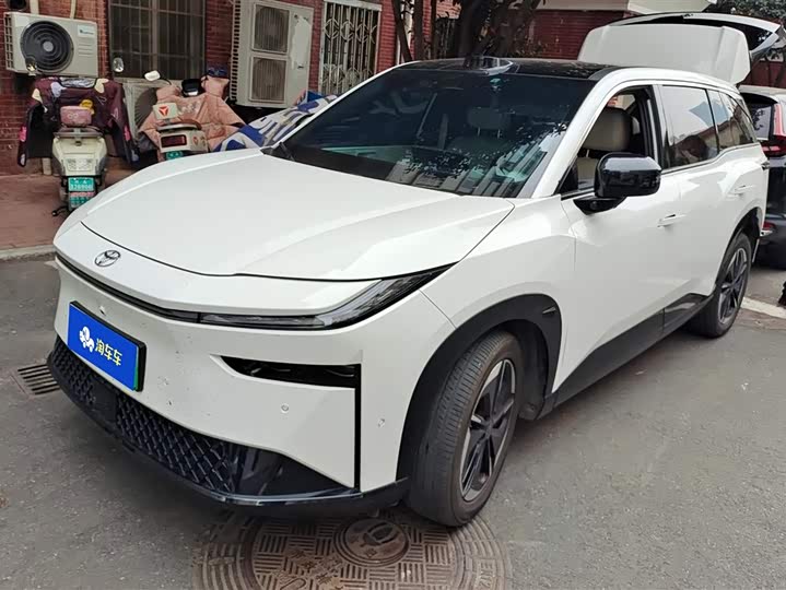 Фото 1 - Toyota bZ3X