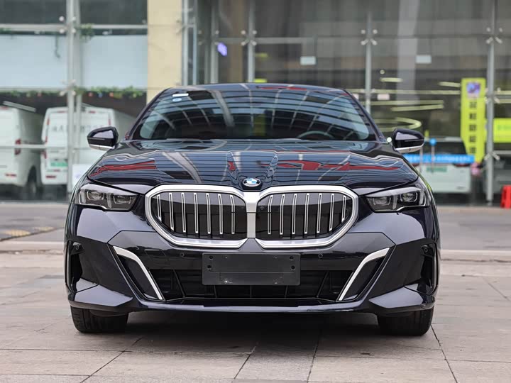 Фото 2 - BMW 5 Series