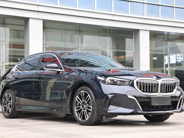 Фото 3 - BMW 5 Series