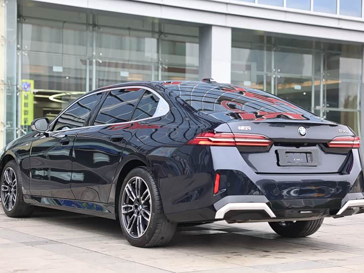 Фото 5 - BMW 5 Series